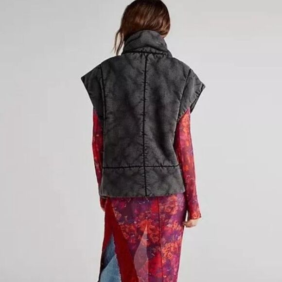 Nwt Free People Black Roll With Us Puffer Vest Pocket Button Gray - Picture 3 of 9